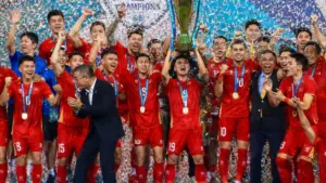 Quang Hải đi vào lịch sử với 3 lần vô địch ASEAN Cup, trở thành cầu thủ Việt Nam giàu thành tích nhất tại giải đấu.