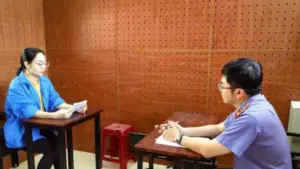 Nguyễn Thị Nhàn bị truy tố sau khi mua hơn 400kg sầu riêng rồi không thanh toán tiền, gây thiệt hại cho người bán.