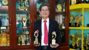 Ông Huỳnh Văn Bé, chủ thương hiệu muối sấy Ngọc Yến, dành hàng chục tỷ đồng giúp người nghèo. Hành trình làm giàu và thiện nguyện đầy cảm hứng.
