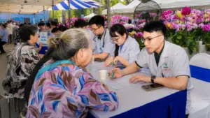 Người Việt sống thọ hơn nhưng đối mặt nhiều bệnh mạn tính. Chuyên gia khuyến cáo người cao tuổi chủ động dinh dưỡng, vận động và phòng bệnh.