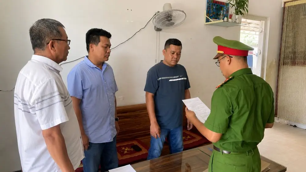 Khởi tố chủ cơ sở cà phê Nguyễn Thành Bình vì sản xuất, buôn bán cà phê giả. Xem diễn biến và quyết định tố tụng của vụ án.