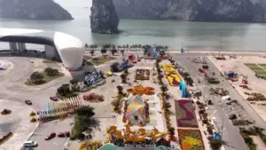 Quảng Ninh kiểm soát chặt xây dựng ven bờ, hạn chế công trình cao tầng để giữ tầm nhìn Vịnh Hạ Long khi lên thành phố.