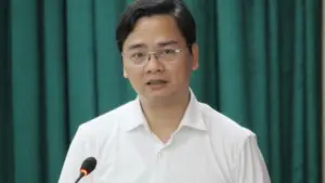 Giám đốc Sở Giáo dục và Đào tạo Tuyên Quang Vũ Đình Hưng bị đình chỉ công tác sau vụ điểm thi bất thường tại trường chuyên.