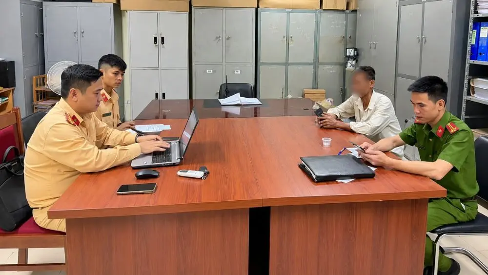 Ô tô cũ dính 96 lỗi phạt nguội, chủ xe bất ngờ vì lý do không nhận được thông báo