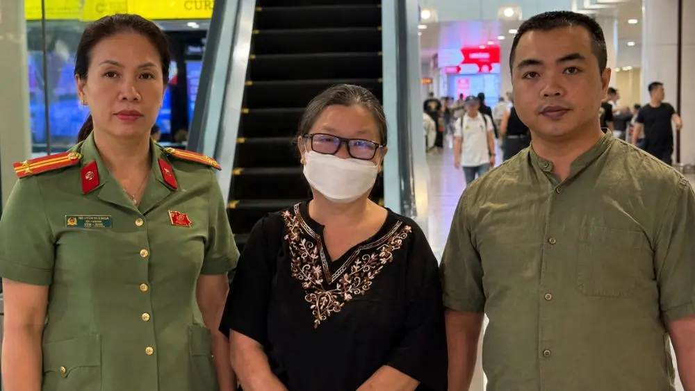 Nguyễn Thị Kim Oanh, đối tượng bị truy nã gần 30 năm, bị bắt tại Lào và di lý về Hải Phòng. Hành trình truy tìm xuyên biên giới.