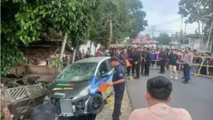 Xe đua mất lái lao vào đám đông khán giả tại Indonesia, khiến 8 người thiệt mạng. Chi tiết vụ tai nạn gây chấn động.