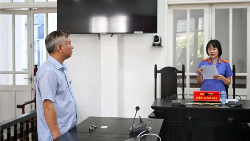 Người đàn ông đi Mercedes đấm tài xế taxi ở Hà Nội nhận mức án sau hành vi gây thương tích và bày tỏ sự hối hận muộn màng.