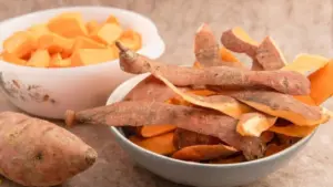 Vỏ khoai lang chứa dồi dào chất xơ, vitamin A và chất chống oxy hóa giúp sáng mắt, đẹp da, tốt cho đường ruột và ngăn ngừa bệnh tật.
