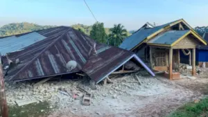 Động đất mạnh rung chuyển Indonesia ngày 15/8, khiến nhiều ngôi nhà bị hư hại. Những hình ảnh sau trận động đất đang thu hút sự chú ý.