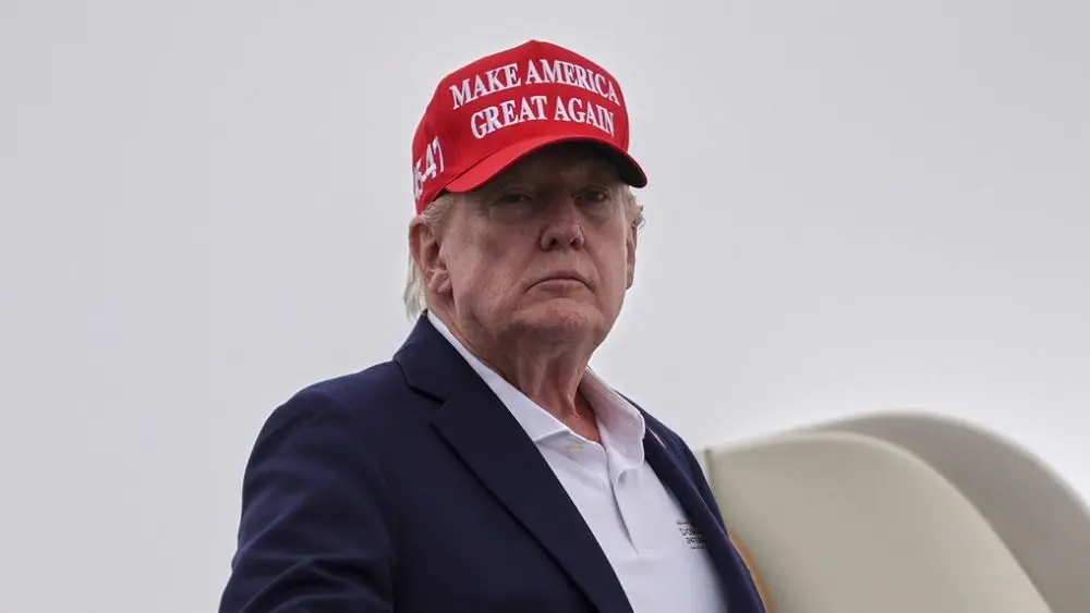 Ông Trump phát động “chiến tranh kinh tế” với Iran, đe dọa trừng phạt các nước hỗ trợ Tehran và thúc đẩy cô lập kinh tế chưa từng có.