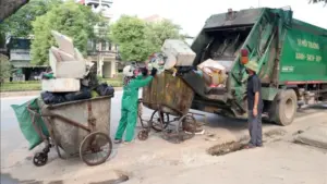 Hải Phòng gấp rút xử lý rác thải ùn ứ sau nhiều tuần, hàng trăm tấn rác trong khu dân cư được thu gom, giải phóng.
