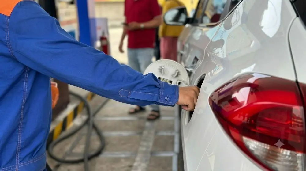 Doanh thu các đại gia xăng dầu như Petrolimex, PVOIL tăng vọt nhờ giá nhiên liệu thế giới biến động nhưng lợi nhuận vẫn chịu nhiều áp lực.