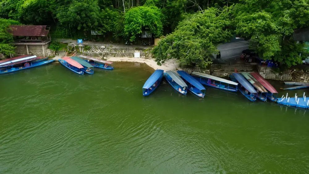 Loạt bến thủy nội địa tại Ba Bể hoạt động trở lại, tiếp nhận phương tiện chở tối đa 12 khách, phục vụ nhu cầu tham quan và vận tải du lịch.