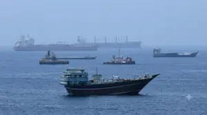 Iran tuyên bố tấn công tàu chở dầu do Mỹ hộ tống tại eo biển Hormuz, gia tăng căng thẳng hàng hải và đe dọa an ninh năng lượng toàn cầu.