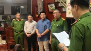 Triệt phá đường dây buôn lậu xuyên biên giới giao dịch khoảng 1.000 tỉ đồng, cơ quan điều tra khám xét nơi ở các bị can để mở rộng vụ án.