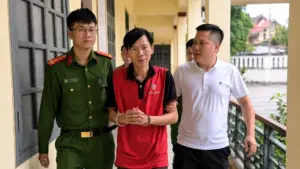 Sau hơn 5 năm trốn truy nã, nghi phạm chém vợ và mẹ vợ Huỳnh Ngọc Hiền bị Công an Thanh Hóa bắt giữ tại TP Huế.