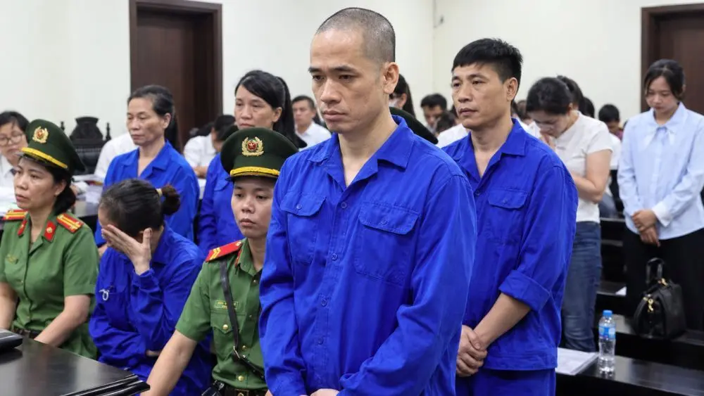 Cập nhật phiên tòa xét xử đường dây buôn lậu hàng hóa trị giá 904 tỷ đồng và vận chuyển trái phép hơn nửa tỷ USD qua biên giới do 2 chị em cầm đầu