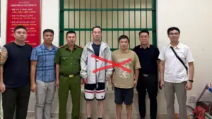 Công an TP Hải Phòng bắt giữ 2 đối tượng truy nã người Trung Quốc, sau đó bàn giao cho Cục Cảnh sát hình sự - Bộ Công an xử lý.