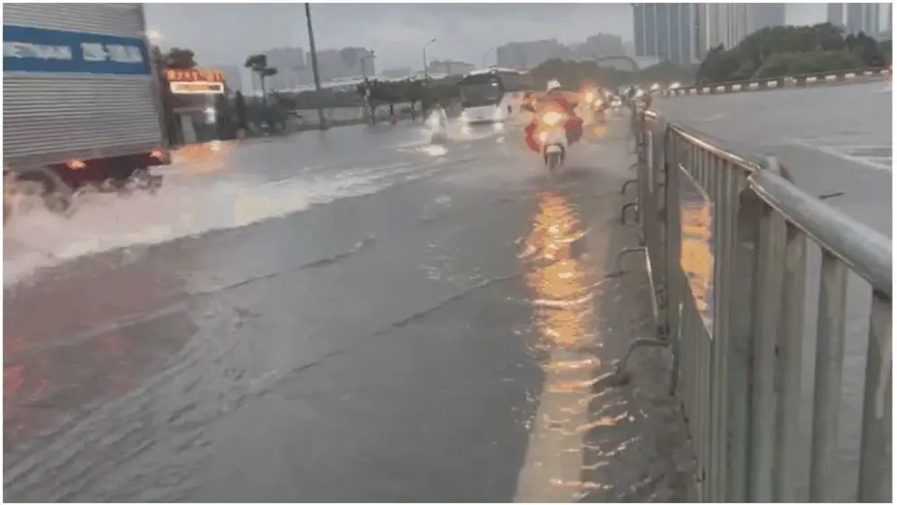 Miền Bắc đang có đợt mưa lớn diện rộng gây ngập cục bộ trước khi đón những ngày thu nắng đẹp. Cập nhật ngay diễn biến và dự báo thời tiết chi tiết.