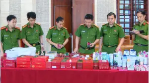 Công an thu giữ số lượng lớn thuốc chống đột quỵ giả tại các kho hàng, hé lộ thủ đoạn sản xuất từ bột mì và hóa chất.
