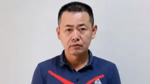 Bắt Zhang Peng Ju sau vụ cướp tại cửa hàng tạp hóa ở Hải Phòng, cảnh sát thu giữ 145 triệu đồng là tiền tang vật.