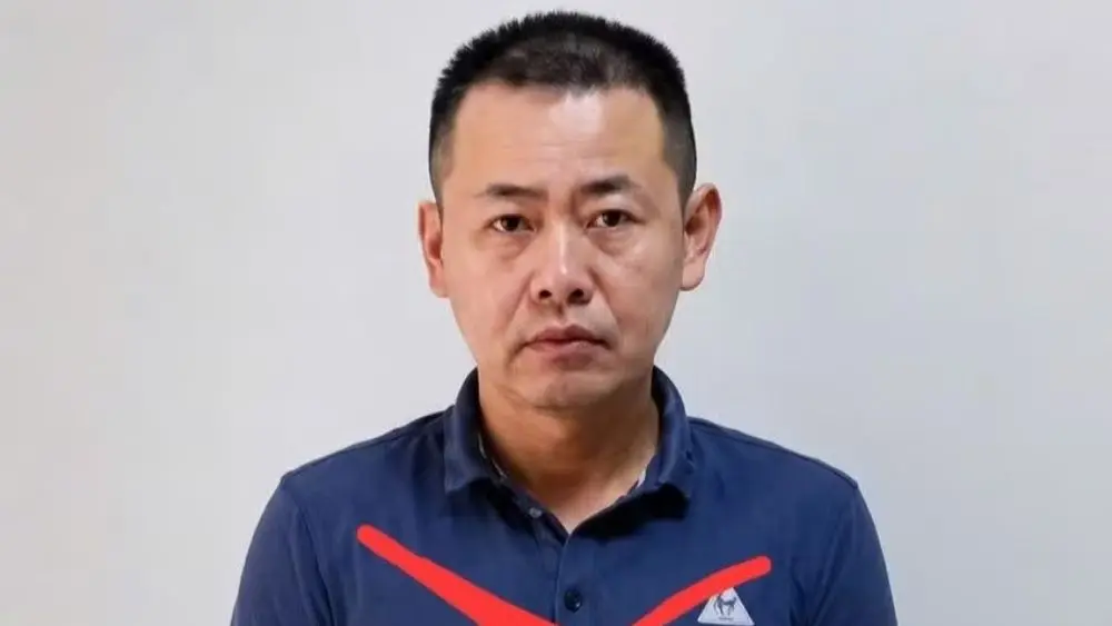 Bắt Zhang Peng Ju sau vụ cướp tại cửa hàng tạp hóa ở Hải Phòng, cảnh sát thu giữ 145 triệu đồng là tiền tang vật.