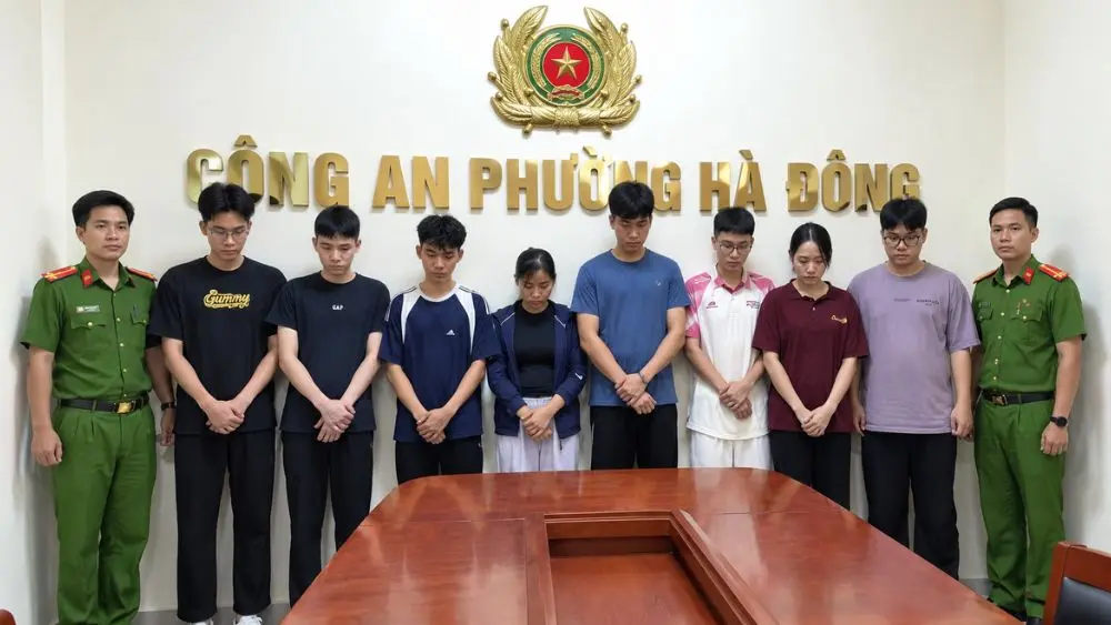 Bắt 8 đối tượng lừa đảo bán “thuốc nam gia truyền” quảng cáo chữa khối u, với số tiền bị chiếm đoạt bước đầu khoảng 244,5 triệu đồng.