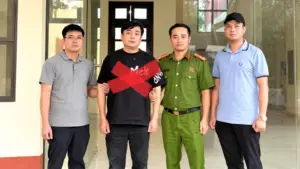 Hải Phòng bắt giữ Lý Phong, người Trung Quốc bị truy nã quốc tế liên quan vụ cố ý gây thương tích dẫn đến chết người.