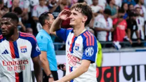 Vincent Duluc công bố đội hình Champions League mọi thời đại với George Best, Johan Cruyff và Lionel Messi, nhưng không có Cristiano Ronaldo.