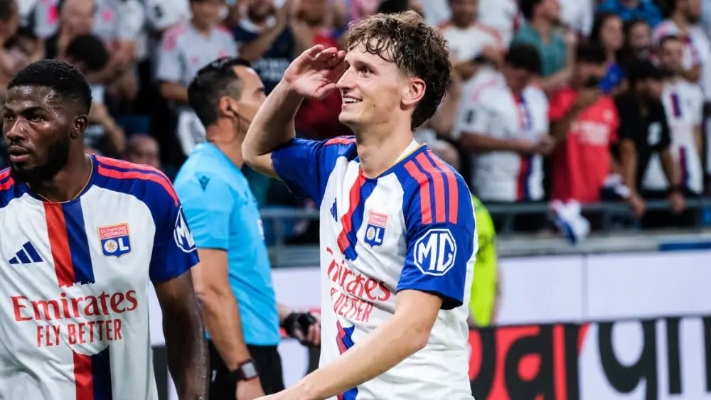 Vincent Duluc công bố đội hình Champions League mọi thời đại với George Best, Johan Cruyff và Lionel Messi, nhưng không có Cristiano Ronaldo.