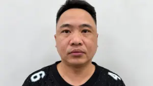 Dương Văn Huy, đối tượng truy nã đặc biệt nguy hiểm về tội “Cướp tài sản”, đã ra đầu thú sau gần 10 tháng lẩn trốn.