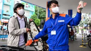 Giá xăng dầu hôm nay 14/9 tiếp tục tăng trên thị trường thế giới, trong nước giá xăng E10RON95-III đã vượt 24.000 đồng/lít.
