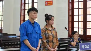 Hai bị cáo hầu tòa trong vụ án ma túy, khi nam thanh niên bị cáo buộc kéo bạn gái vào vòng lao lý.