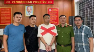 Hải Phòng bắt giữ CHEN YIHAO, người Trung Quốc bị truy nã quốc tế về tội buôn lậu hàng hóa, tại một chung cư trên địa bàn thành phố.