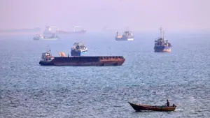 Iran công bố vùng cấm mới ngoài eo biển Hormuz, cảnh báo trừng phạt các tàu thuyền đi qua nếu không phối hợp trước.