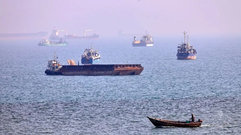 Iran công bố vùng cấm mới ngoài eo biển Hormuz, cảnh báo trừng phạt các tàu thuyền đi qua nếu không phối hợp trước.