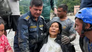 Lũ quét ở Nepal: Cụ bà được tìm thấy còn sống sau 10 ngày mất tích, khiến gia đình bất ngờ khi đang làm lễ tang.