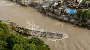 Vụ bom nước biên giới Trung Quốc - Nepal cảnh báo nguy cơ thảm họa sông băng gia tăng, đặt ra bài toán khó cho việc dự báo thiên tai.
