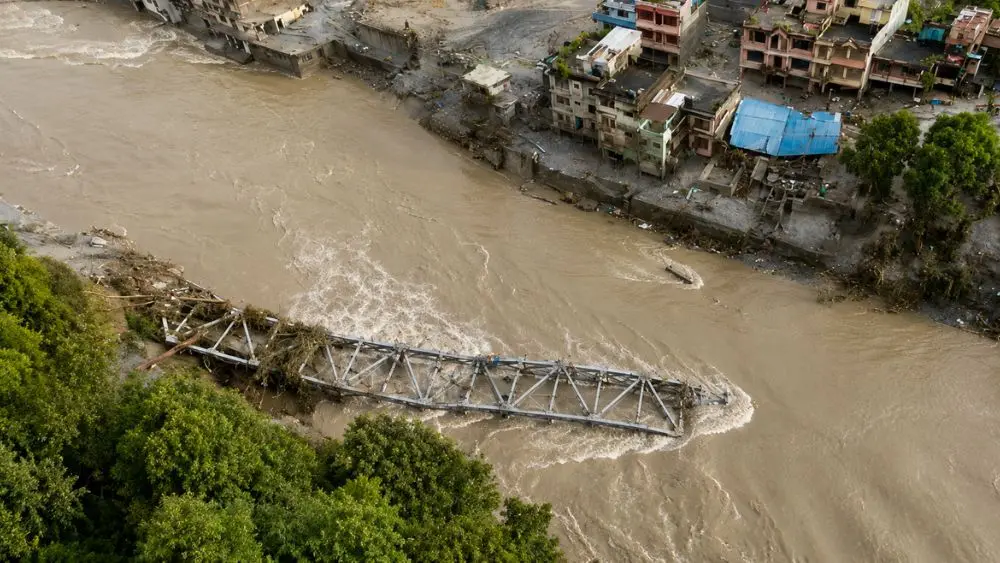 Vụ bom nước biên giới Trung Quốc - Nepal cảnh báo nguy cơ thảm họa sông băng gia tăng, đặt ra bài toán khó cho việc dự báo thiên tai.
