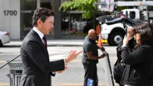 MS NOW cùng CNN và Politico kiện chính quyền Mỹ sau khi bị cấm tác nghiệp tại Nhà Trắng. Vụ kiện liên quan quyền tự do báo chí.