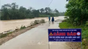Mưa lũ gây ngập cục bộ tại nhiều địa phương, ảnh hưởng nhà dân, hoa màu và giao thông; Thanh Hóa còn nhiều khu vực ngập sâu.