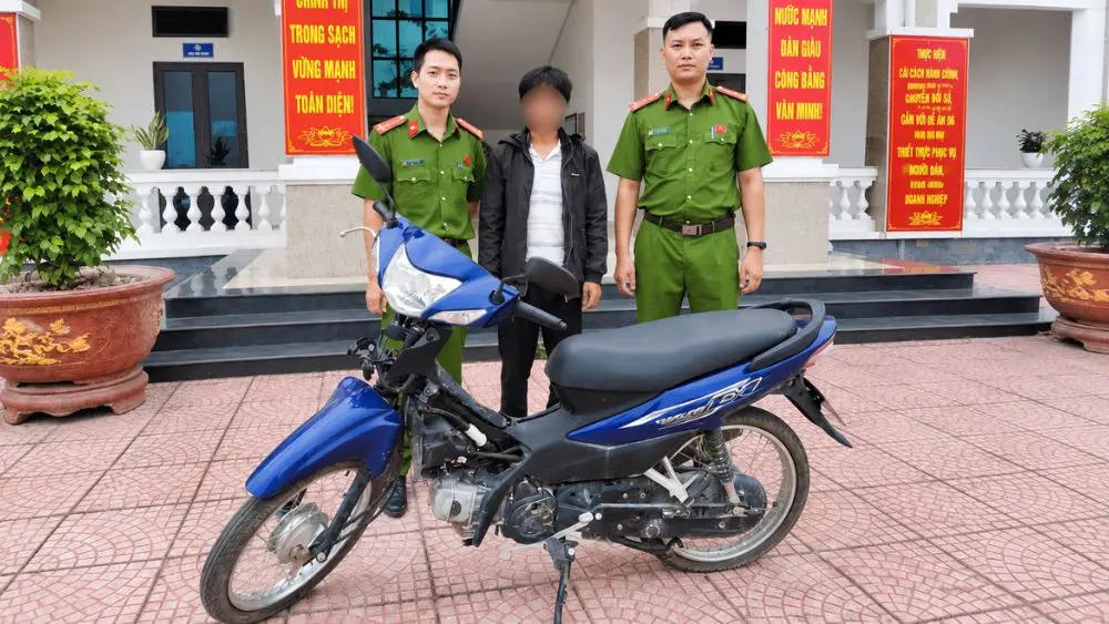 Mua Seo Chu bị phát hiện cùng xe máy không biển kiểm soát và khai nhận trộm xe tại Bắc Ninh, đang trên đường tìm nơi tiêu thụ.