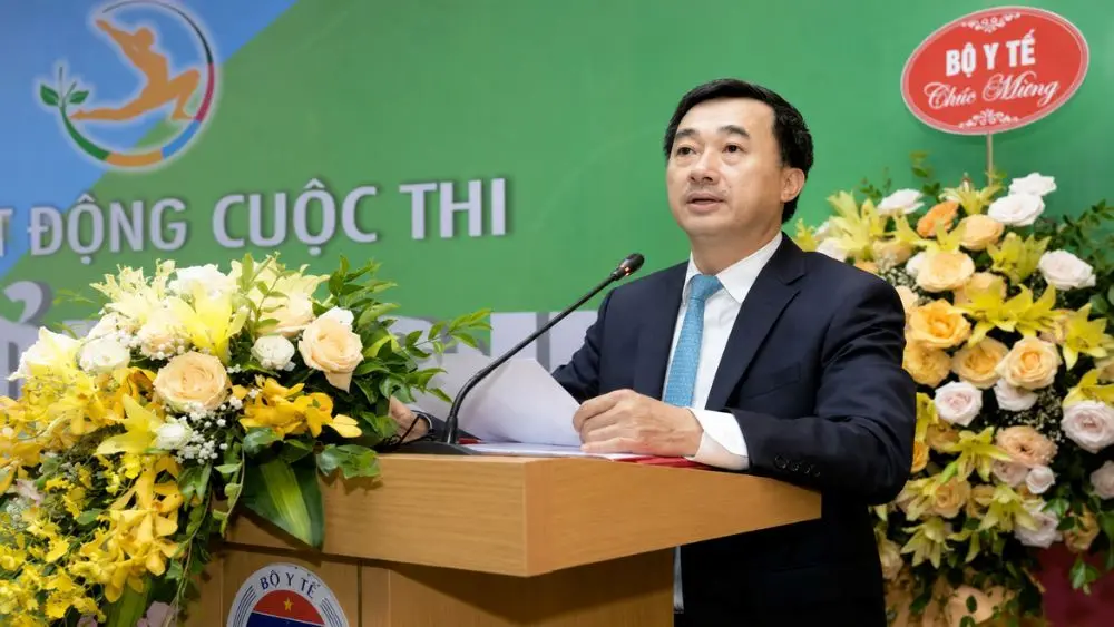 Thứ trưởng Bộ Y tế Trần Văn Thuấn bị khởi tố, bắt tạm giam về tội nhận hối lộ trong vụ án liên quan Công ty Việt Mỹ.