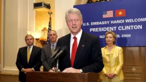 Bí mật công tác an ninh, đón tiếp Tổng thống Bill Clinton tại Khách sạn Daewoo trong chuyến thăm Việt Nam năm 2000.