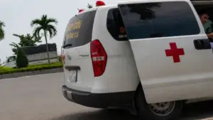 Vụ đưa bệnh nhân về nhà 16km trả 9 triệu đồng, bệnh viện lên tiếng giải thích lý do xe tư nhân vào trong khuôn viên.