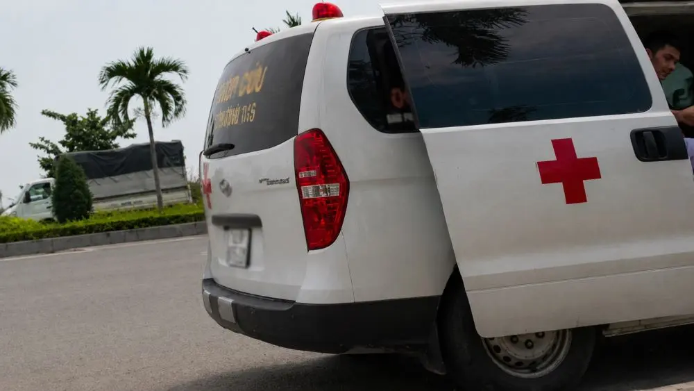 Vụ đưa bệnh nhân về nhà 16km trả 9 triệu đồng, bệnh viện lên tiếng giải thích lý do xe tư nhân vào trong khuôn viên.