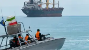 Xuồng cao tốc Iran hoạt động tại Vịnh Ba Tư, hình ảnh gắn với lực lượng và hoạt động trên vùng biển chiến lược này.