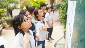 Dạy thêm trái quy định vẫn tiếp diễn dù lương giáo viên tăng. Đâu là nguyên nhân khiến tình trạng này chưa được giải quyết triệt để?