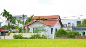 Nhà cấp 4 rộng 150m2 ở Hải Phòng được con trai xây tặng mẹ, kết hợp không gian sống tiện nghi với sân vườn xanh mát.