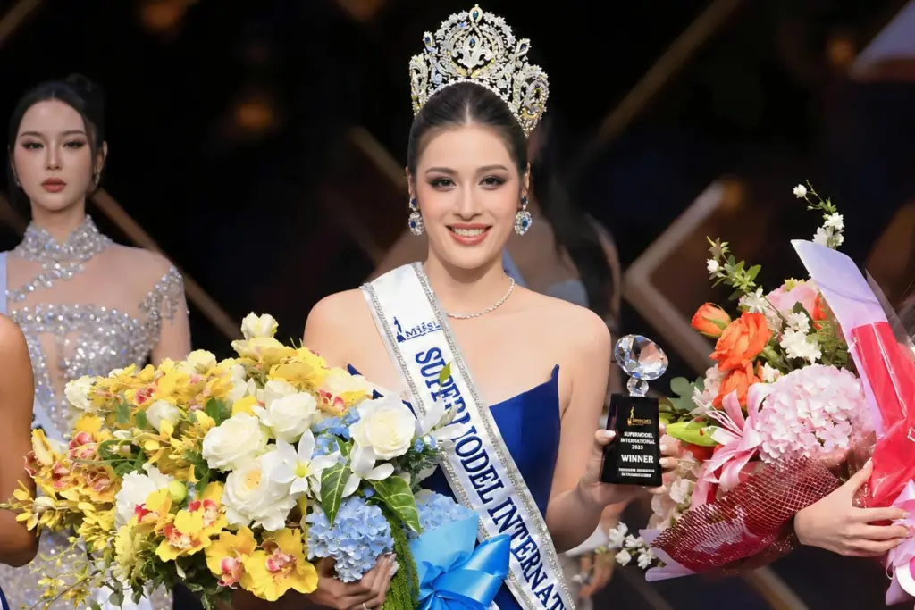 Người mẫu Hải Phòng Mai Anh đăng quang Siêu mẫu Quốc tế 2026 tại Thái Lan và giành thêm giải Best Fashion Editorial.